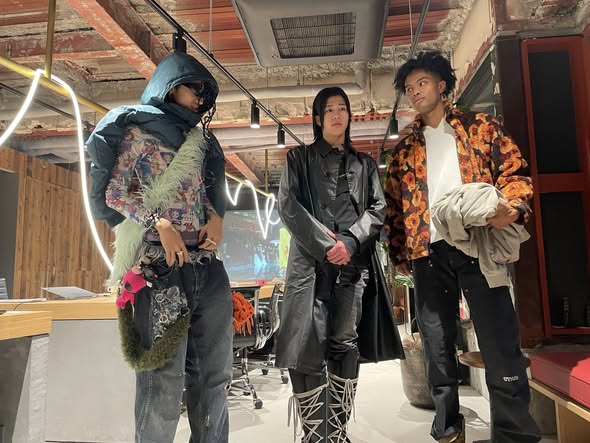 ★ヒューマン・スクランブル（人間交差点）に、モデルたちが襲来〜！